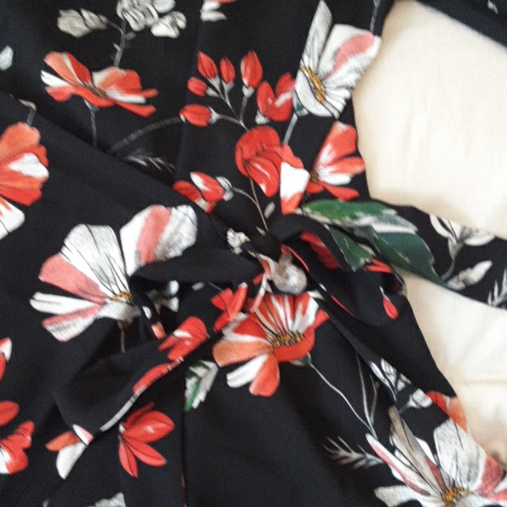 Express black blouse - Picture 3 of 6